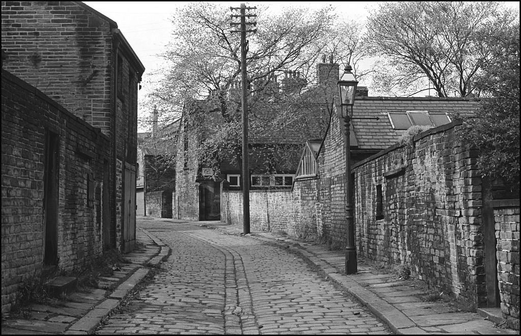 Lane off Melbourne Place Bradford 1970